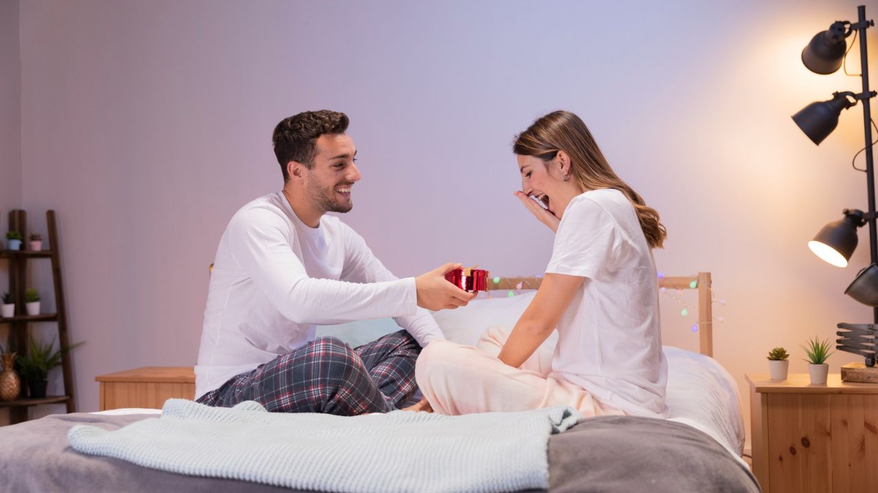 _Easy Bedroom Games for Couples